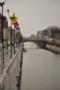 A canal without multicolored pinwheels is so dull,  n'est-ce pas?