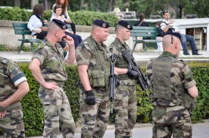 I don't remember seeing this the last time I was in Paris.   They were everywhere.   The street,  the subway,  my hotel room -- but that's a different story.