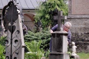 Leisl!  Friedrich!  Don't let the Nazis see you!!